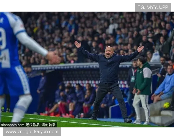 霍安-加西亚获奖后坦言对巴萨多线争冠感到乐观